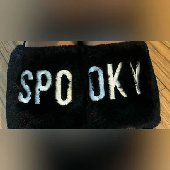 🎃👻 Spooky Slides  Size Large 9/10 - Picture 2 of 6